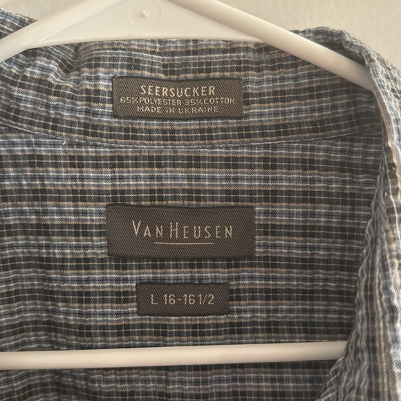 Van Heusen Seersucker - Plaid button down - Short Sleeve - Large - Picture 2 of 4